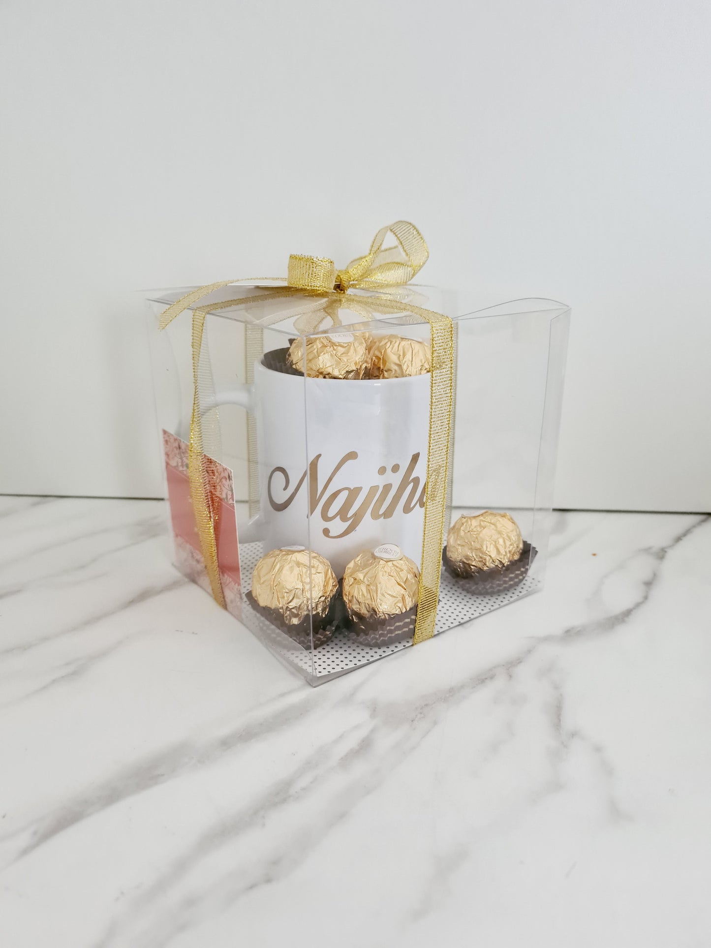 Beker met naam en chocolade